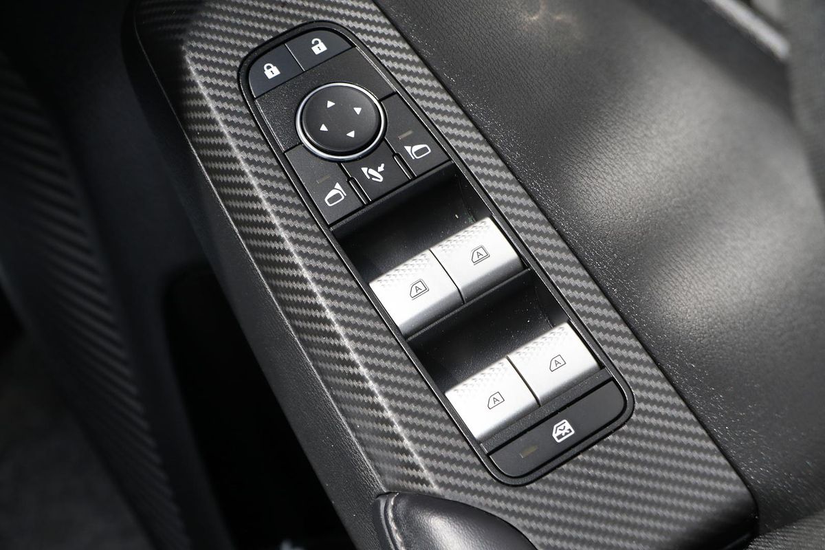 2024 Mitsubishi Outlander LS ZM