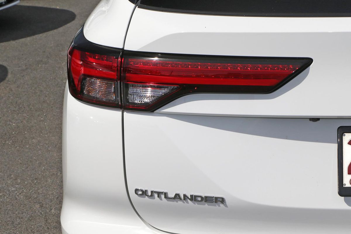 2024 Mitsubishi Outlander LS ZM