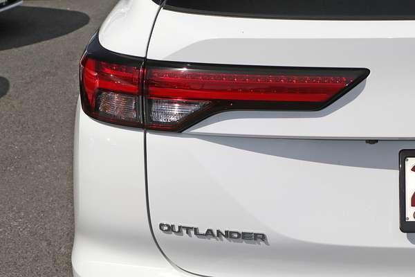 2024 Mitsubishi Outlander LS ZM