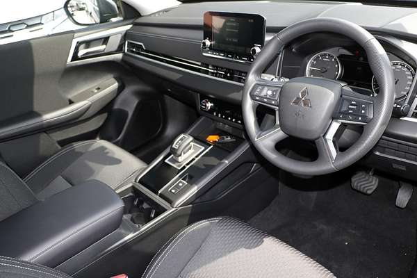 2024 Mitsubishi Outlander ES ZM