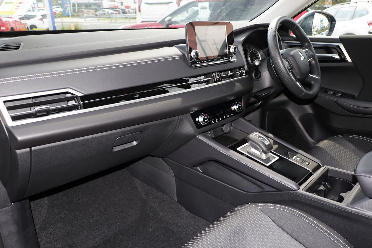 2024 Mitsubishi Outlander ES ZM