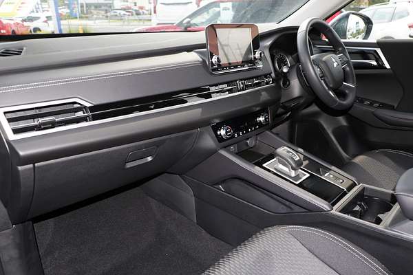 2024 Mitsubishi Outlander ES ZM