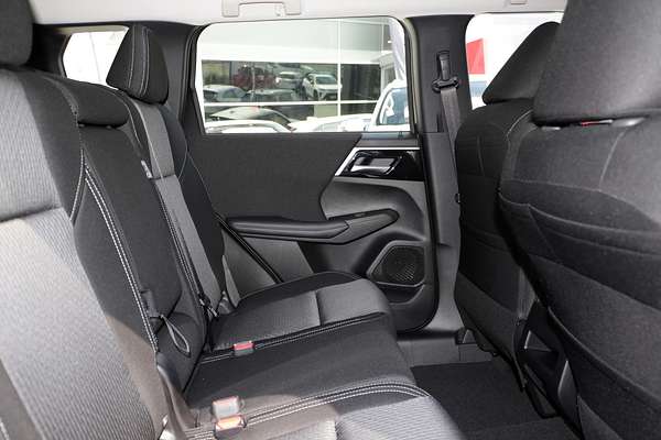 2024 Mitsubishi Outlander ES ZM