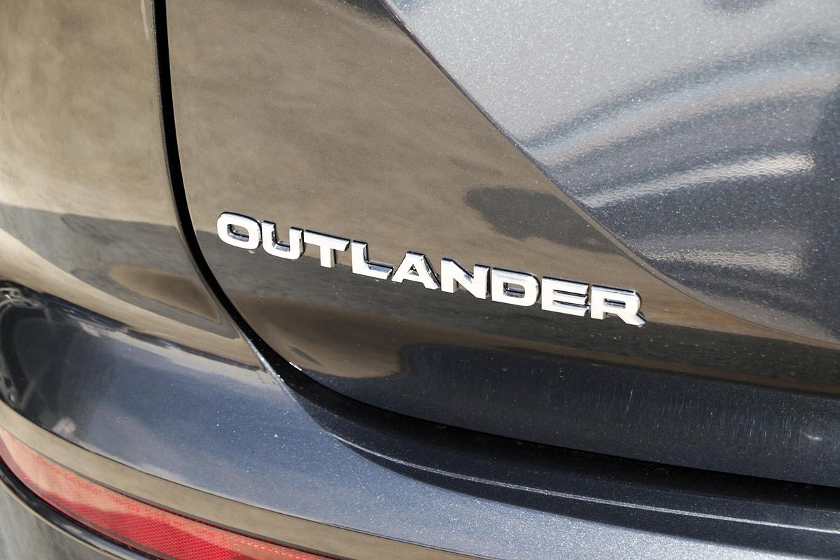 2024 Mitsubishi Outlander ES ZM