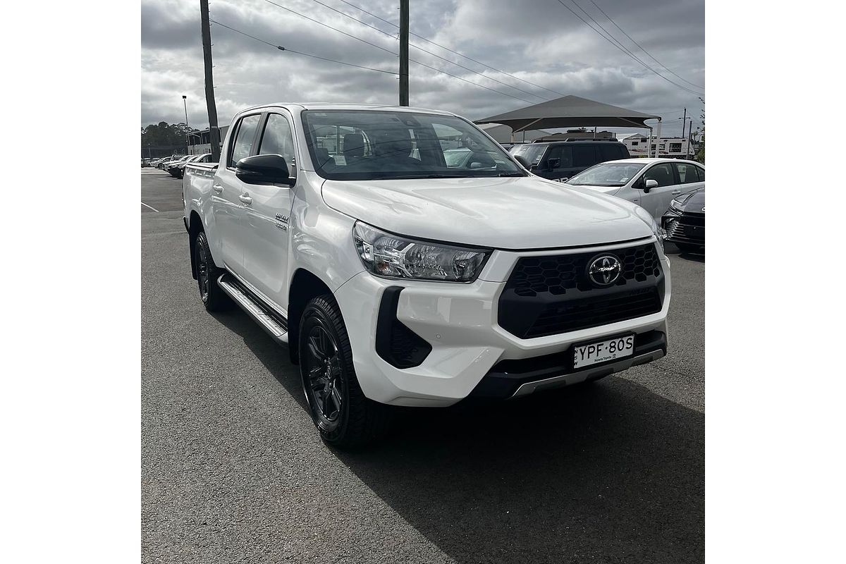 2025 Toyota Hilux SR 48V GUN126R 4X4