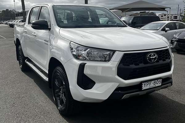 2025 Toyota Hilux SR 48V GUN126R 4X4
