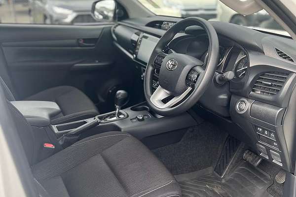 2025 Toyota Hilux SR 48V GUN126R 4X4