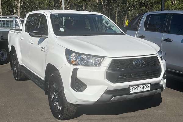 2025 Toyota Hilux SR 48V GUN126R 4X4