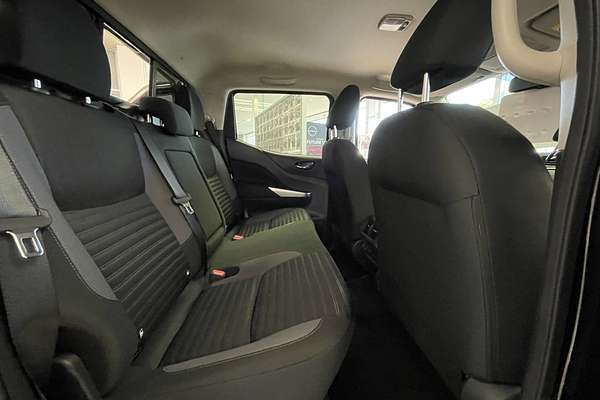 2025 Nissan Navara ST D23 4X4