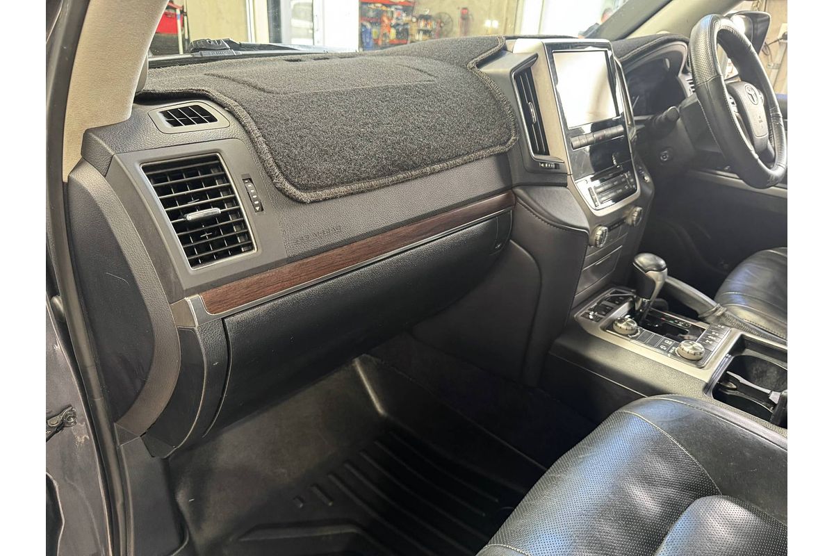 2016 Toyota Landcruiser Sahara VDJ200R