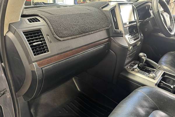 2016 Toyota Landcruiser Sahara VDJ200R