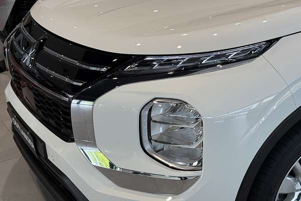 2025 Mitsubishi Outlander ES ZM