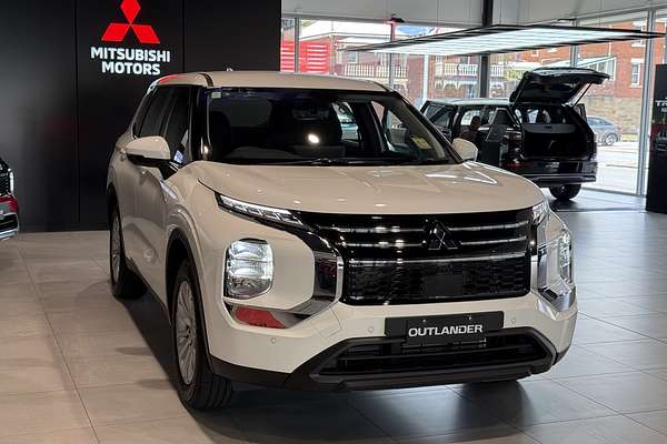 2025 Mitsubishi Outlander ES ZM