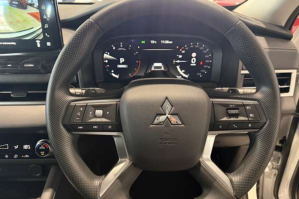 2025 Mitsubishi Outlander ES ZM