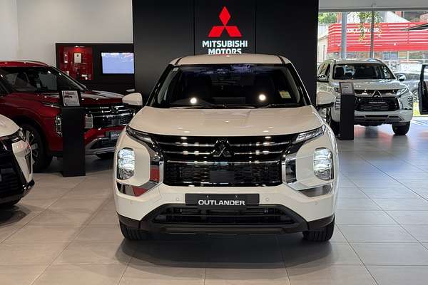 2025 Mitsubishi Outlander ES ZM