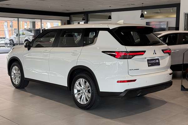 2025 Mitsubishi Outlander ES ZM