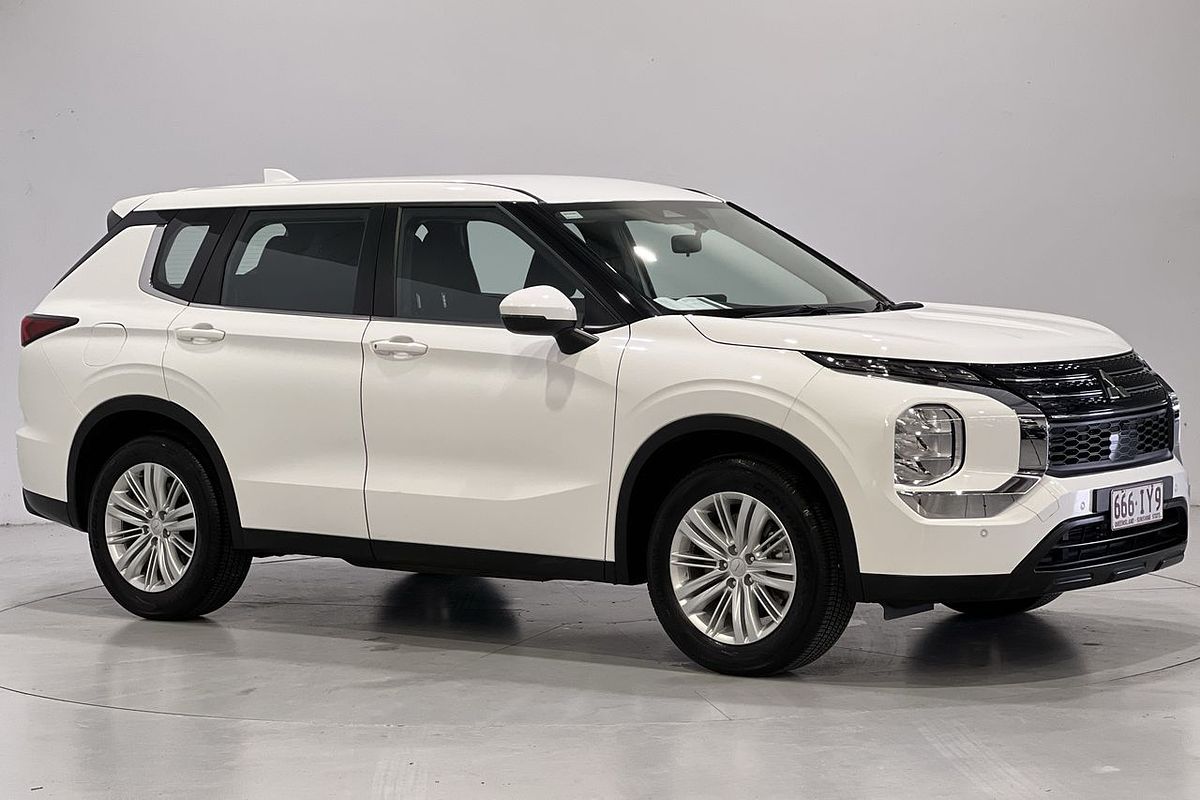 2023 Mitsubishi Outlander ES ZM