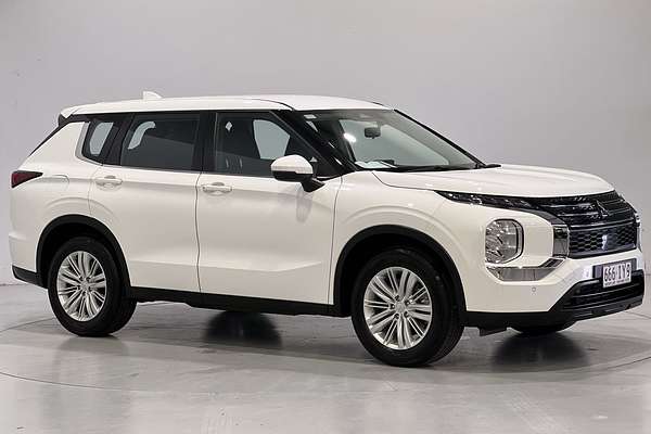 2023 Mitsubishi Outlander ES ZM