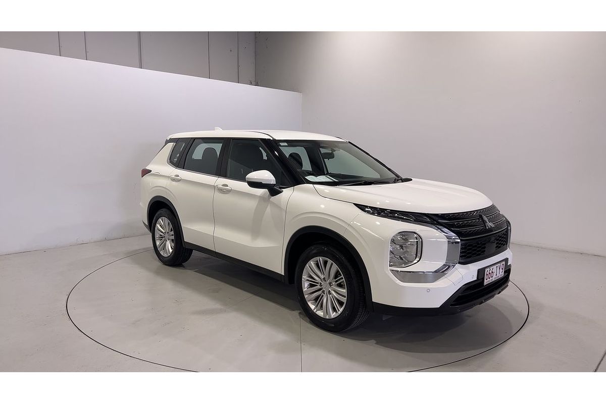 2023 Mitsubishi Outlander ES ZM