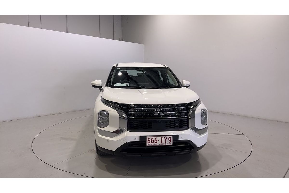 2023 Mitsubishi Outlander ES ZM