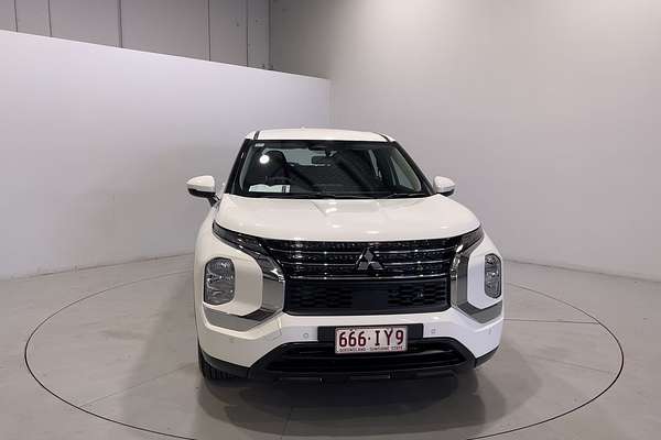 2023 Mitsubishi Outlander ES ZM