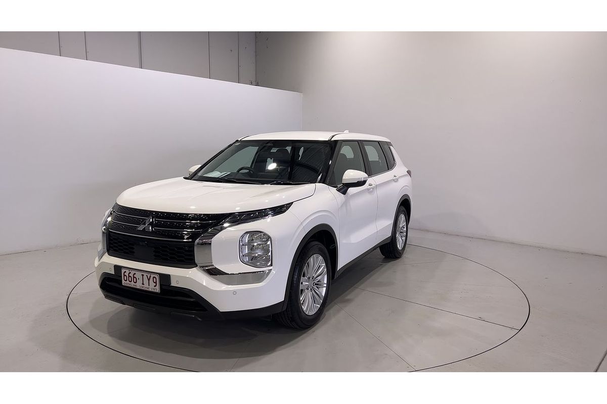 2023 Mitsubishi Outlander ES ZM