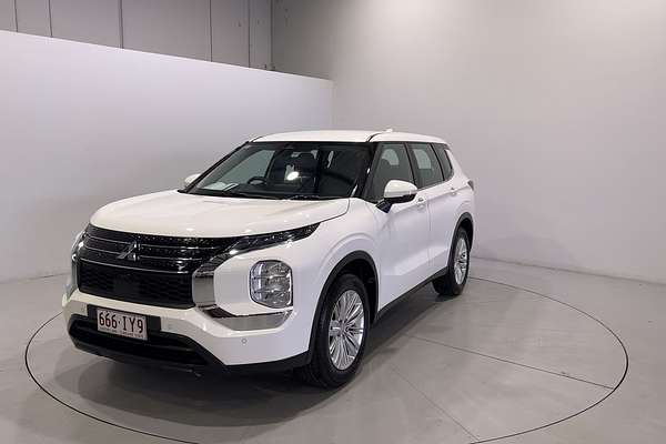 2023 Mitsubishi Outlander ES ZM