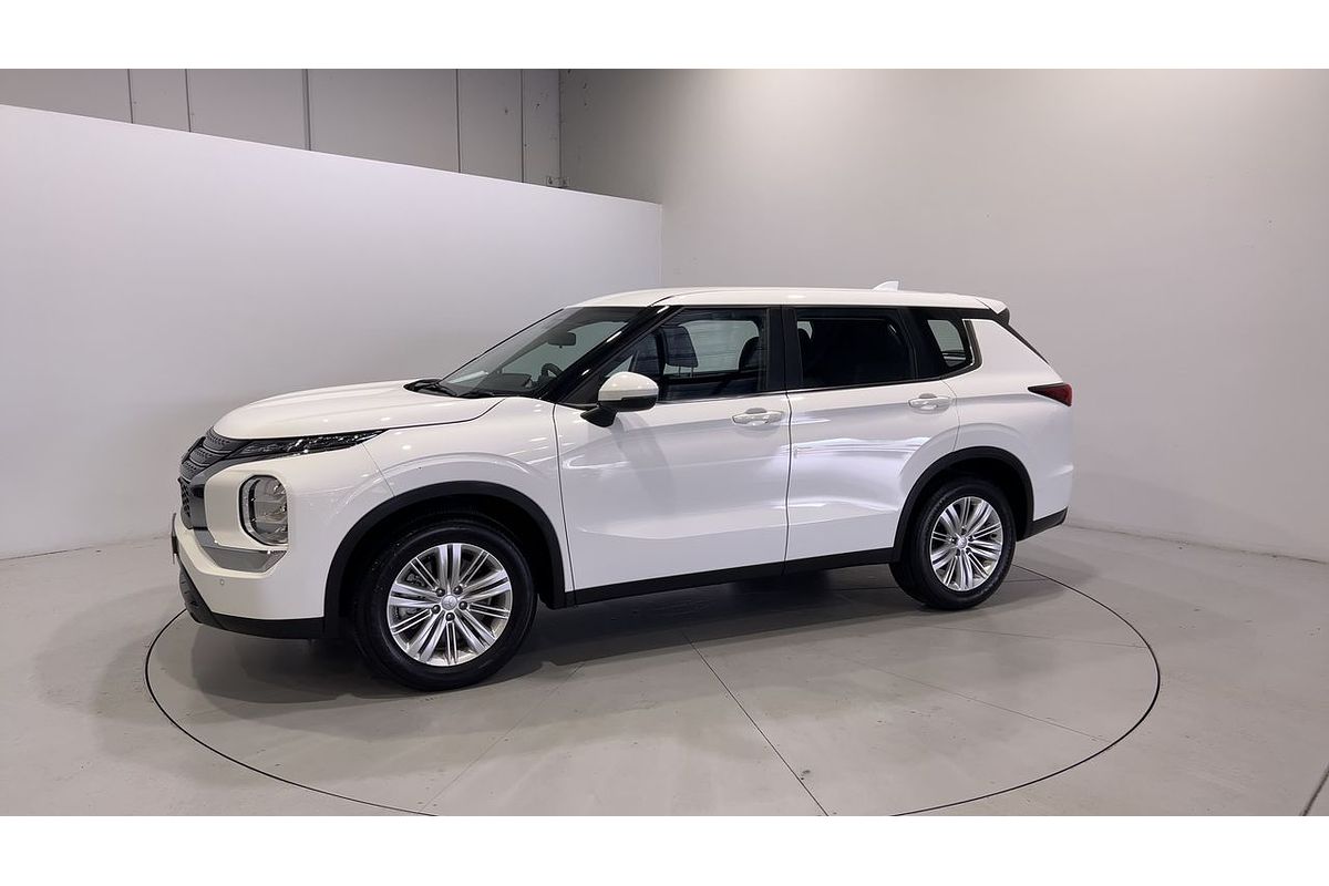 2023 Mitsubishi Outlander ES ZM