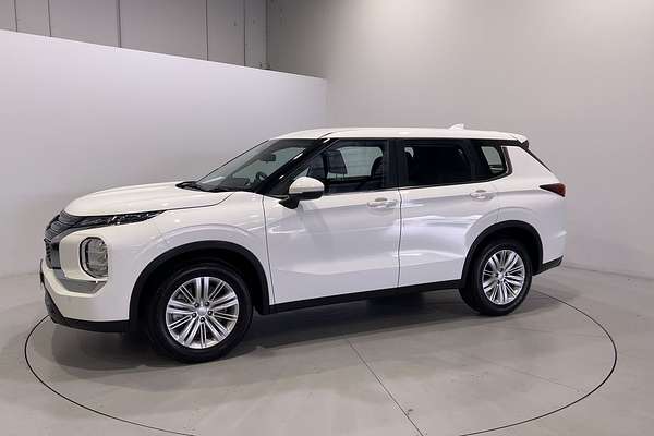 2023 Mitsubishi Outlander ES ZM