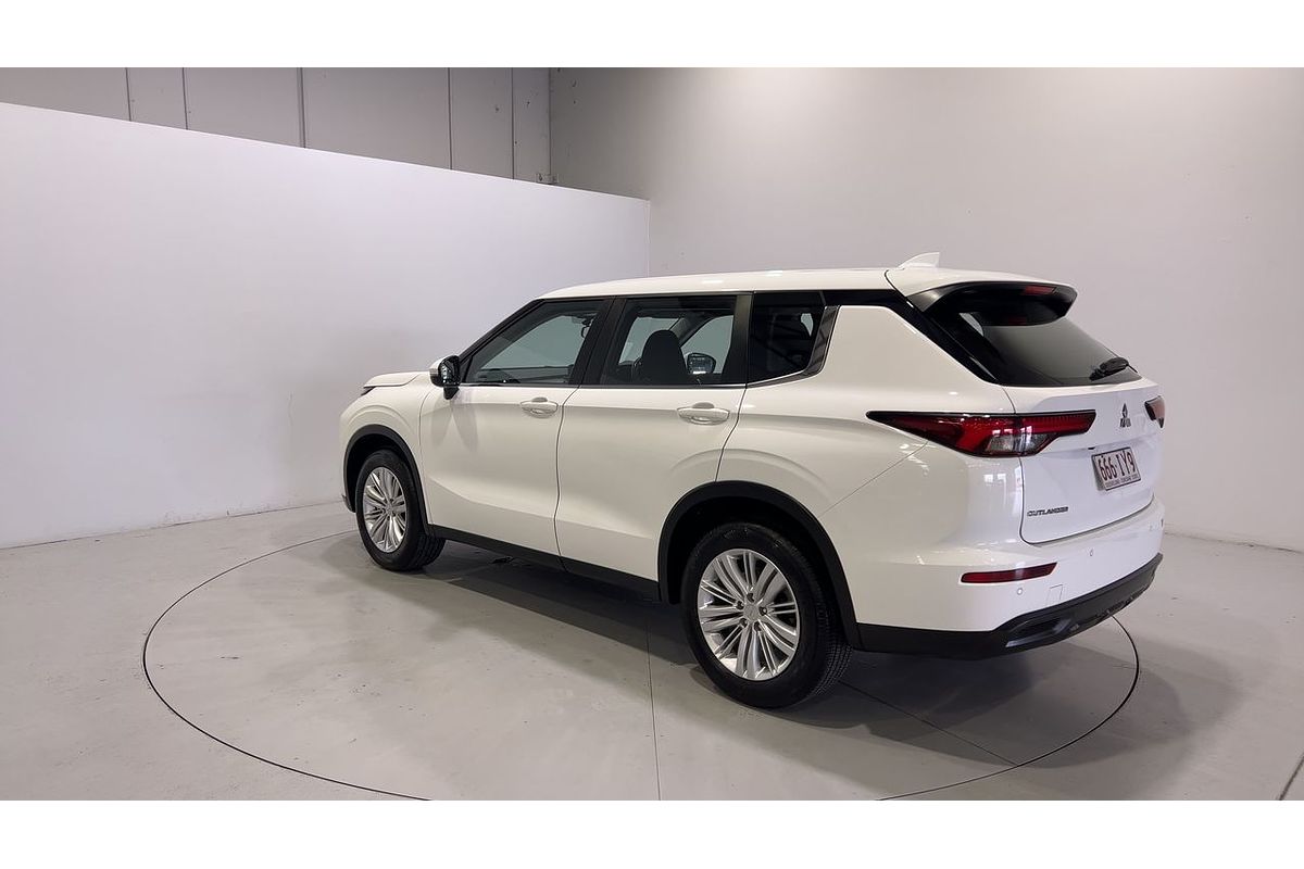 2023 Mitsubishi Outlander ES ZM