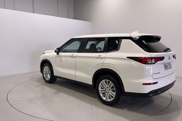 2023 Mitsubishi Outlander ES ZM