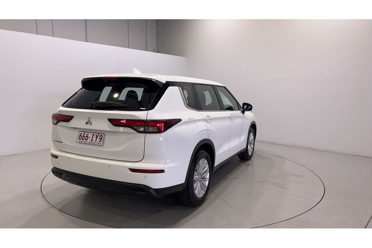 2023 Mitsubishi Outlander ES ZM