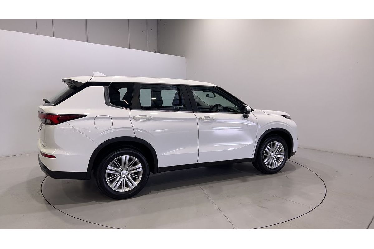 2023 Mitsubishi Outlander ES ZM