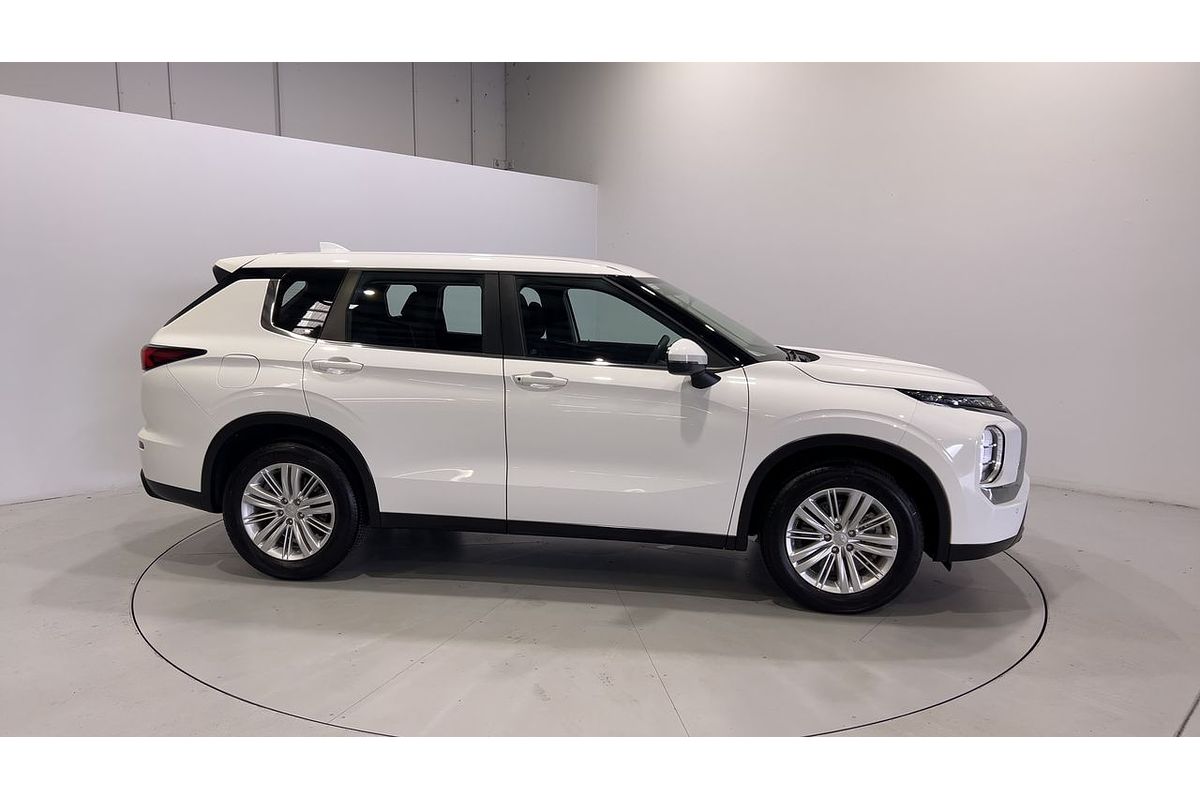 2023 Mitsubishi Outlander ES ZM