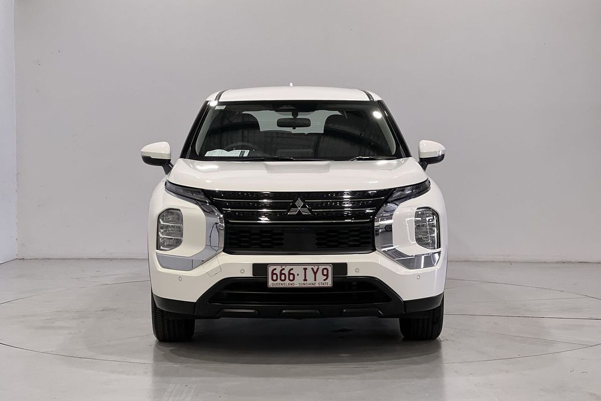 2023 Mitsubishi Outlander ES ZM