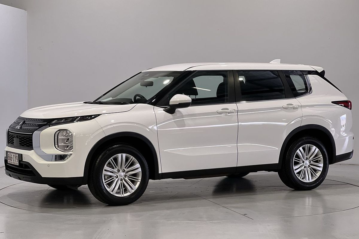 2023 Mitsubishi Outlander ES ZM