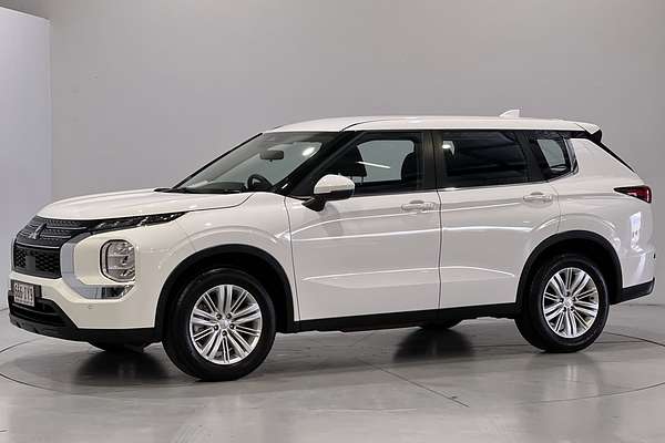 2023 Mitsubishi Outlander ES ZM