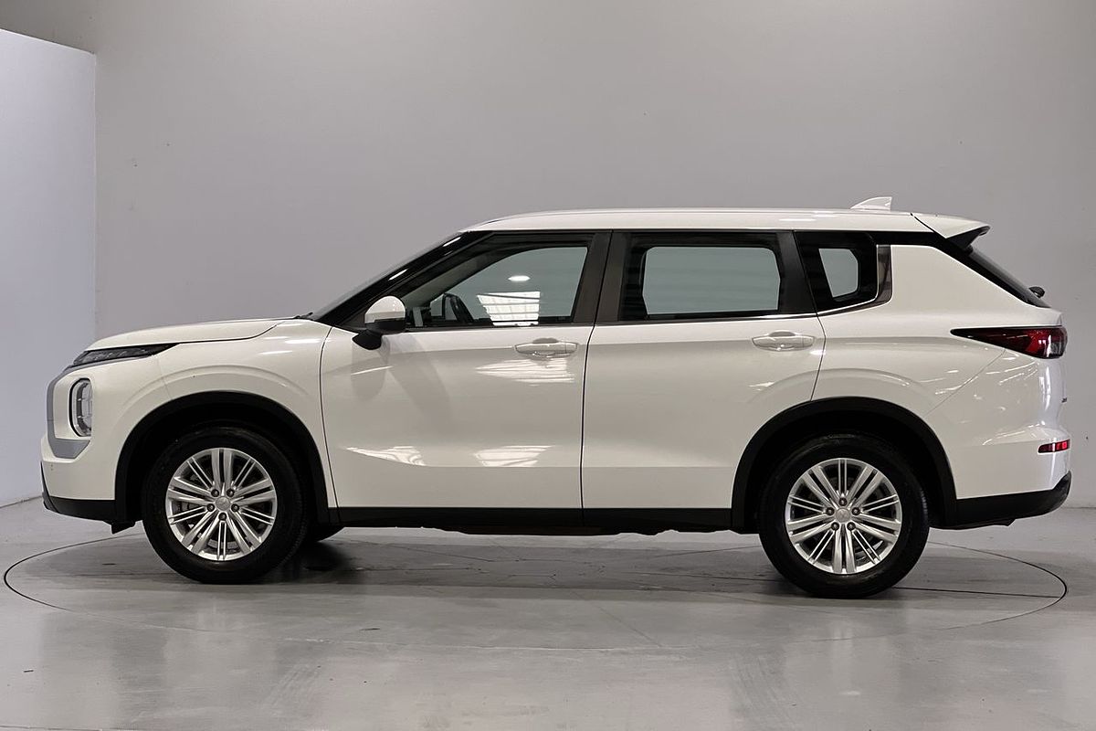 2023 Mitsubishi Outlander ES ZM