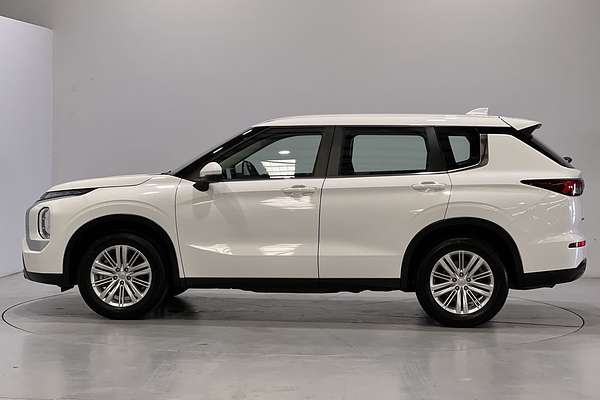 2023 Mitsubishi Outlander ES ZM