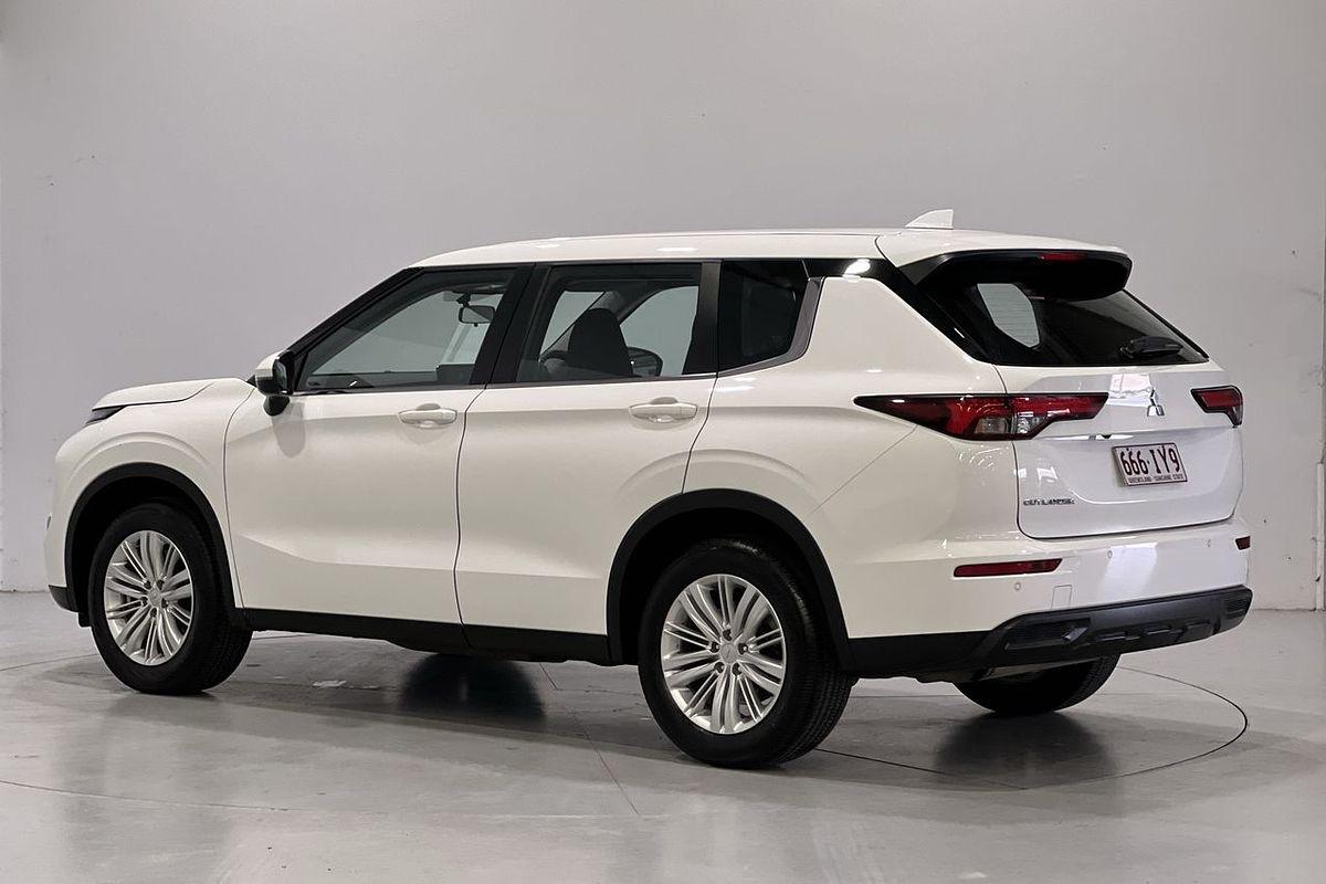 2023 Mitsubishi Outlander ES ZM