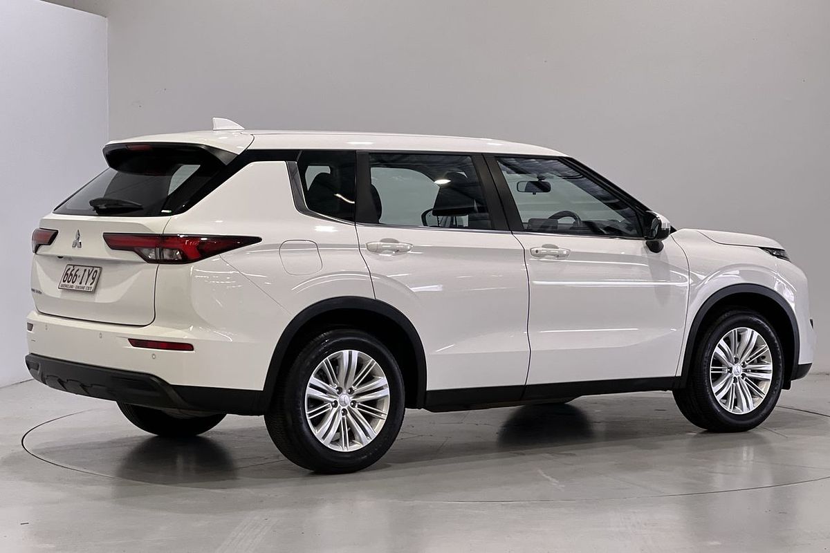 2023 Mitsubishi Outlander ES ZM