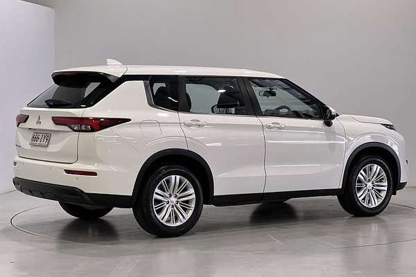 2023 Mitsubishi Outlander ES ZM