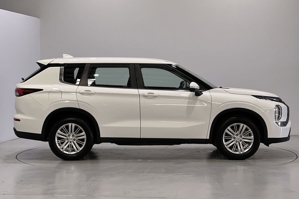 2023 Mitsubishi Outlander ES ZM