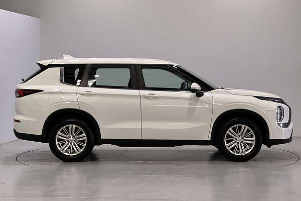 2023 Mitsubishi Outlander ES ZM