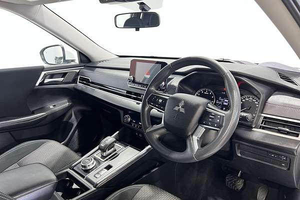 2023 Mitsubishi Outlander ES ZM