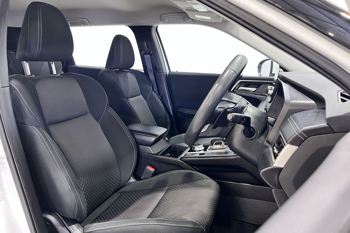 2023 Mitsubishi Outlander ES ZM