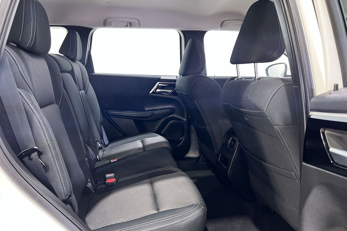 2023 Mitsubishi Outlander ES ZM