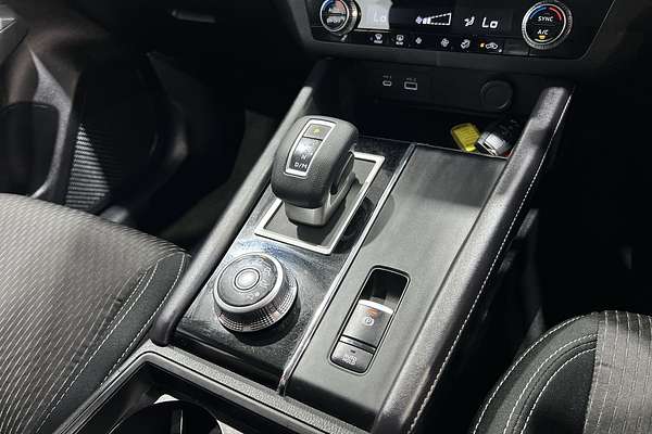 2023 Mitsubishi Outlander ES ZM