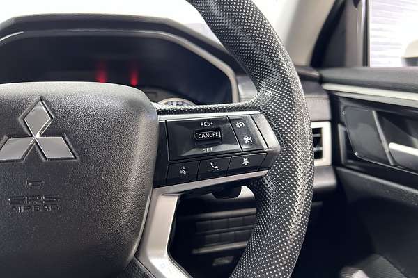 2023 Mitsubishi Outlander ES ZM