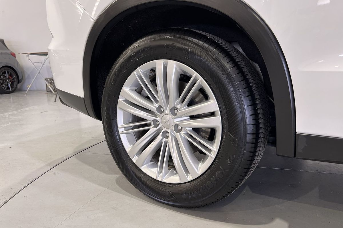 2023 Mitsubishi Outlander ES ZM